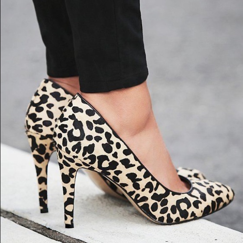 Dolce Vita Cotton Castle Leopard Pumps